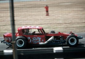 Ed Close's Hemi-Cudas were always brilliant creations. Jean Guy Chartrand behind the wheel at Stafford in 1974. Howie Hodge photo.